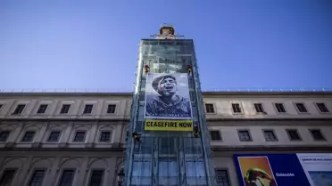 Greenpeace, Madrid'deki müzede Filistin'e destek için dev pankart açtı