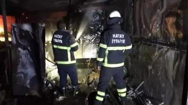 Hatay'da depremzede vatandaşların yaşadığı konteyner yanarak kullanılmaz hale geldi
