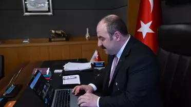 TBMM Sanayi, Ticaret, Enerji, Tabii Kaynaklar, Bilgi ve Teknoloji Komisyonu Başkanı Mustafa Varank, 'Yılın Kareleri' oylamasına katıldı