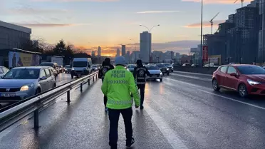 İstanbul'da Polis Ekipleri Usulsüz Çakar-Siren Kullanımı ve Emniyet Şeridi İhlaline Yönelik Denetim Gerçekleştirdi
