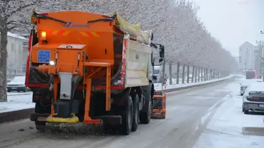 Kırşehir Belediyesi Kar Yağışına Anında Müdahale Etti