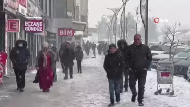 Yüksekova'da yoğun kar yağışı: Uçak seferleri iptal edildi