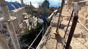 Antalya Saat Kulesi'nde Roma Dönemine Ait Harfler Bulundu
