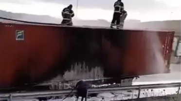 Nurdağı'nda halı yüklü TIR'ın dorsesinde yangın çıktı