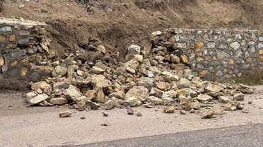 Karabük'te yol kenarındaki istinat duvarı yıkıldı