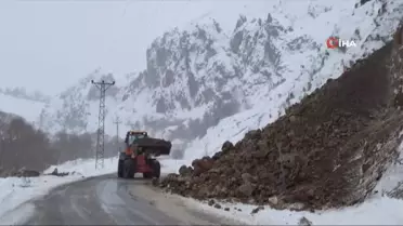 Tunceli'de Kar Yağışı Sonrası Heyelan ve Kaya Düşmesi