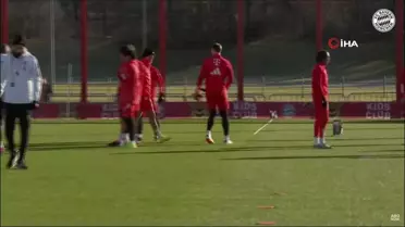 Sacha Boey, Bayern Münih'te ilk antrenmanına çıktı