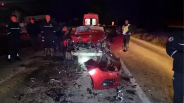 Adana'da trafik kazasında Peugeot otomobil hurdaya döndü, sürücü hayatını kaybetti