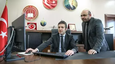 Van Cumhuriyet Başsavcısı Harun Karahan, AA'nın 'Yılın Kareleri' oylamasına katıldı