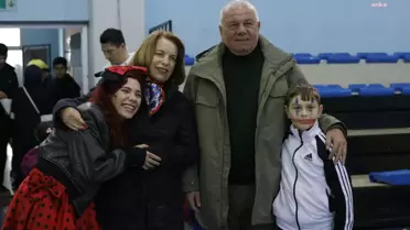 Kemalpaşa Belediyesi'nden çocuklara karne hediyesi