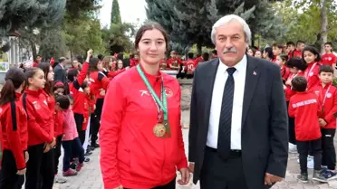 Başkan Şahin, Avrupa şampiyonasına hazırlanan sporcu Tuğba Çürük'ü yalnız bırakmadı