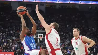 Anadolu Efes, Olimpia Milano'yu mağlup etti