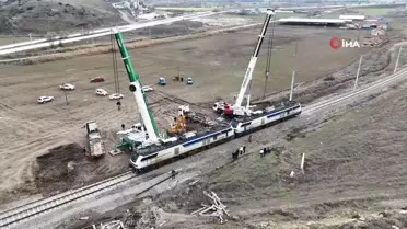 Devrilen tren kaza alanından kaldırıldı: Demir yolu hattı 35 saat sonra ulaşıma açıldı