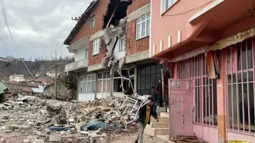 Tokat'ın Niksar ilçesinde heyelan sonucu cami ve 5 ev yıkıldı