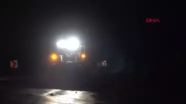 Baykan Kara Yolunda Heyelan: Yol 8 Saatlik Çalışmayla Açıldı