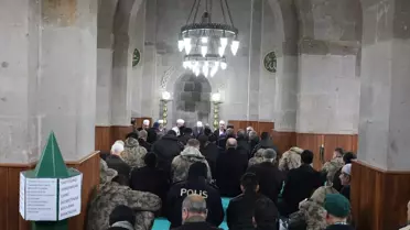 Bitlis'te depremde hayatını kaybedenler için mevlit okutuldu