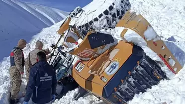 Erzurum'da çığ altında kalan kepçe operatörü kurtarıldı