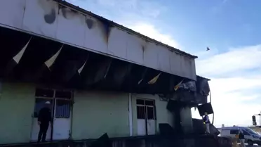 Kars'ta sebze halinde çıkan yangında 4 iş yeri yandı