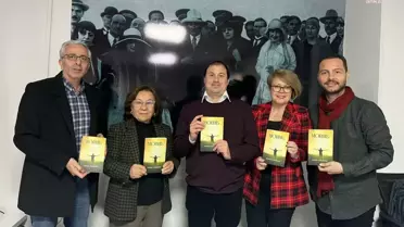 Otizmli Moris Karmona'nın kitabı 'Morhis' imza gününde yoğun ilgi gördü
