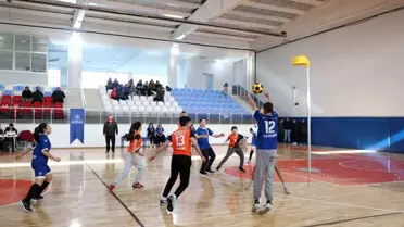 Ömer Halisdemir Spor Salonu'nda Okul Sporları Korfbol Yıldızlar-Gençler İl Birinciliği Müsabakaları Yapıldı