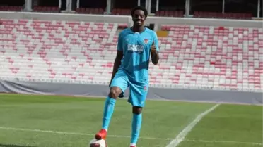 Sivasspor, Queensy Menig ile 2.5 yıllık sözleşme imzaladı