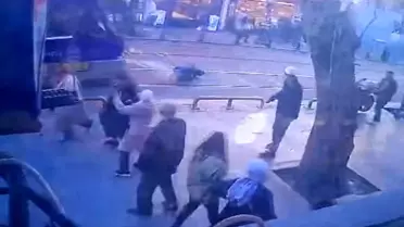 Sultanahmet'te Tramvay Kazası: Yaşlı Adam Yaralandı