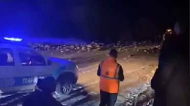 Artvin'de heyelan nedeniyle yol kapanması, AK Parti Milletvekili Faruk Çelik yolda kaldı
