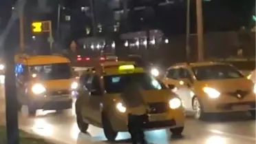 Metroya alkollü binip tartışan kadın, kendisini çeken kişiye saldırdı