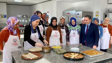 Kırşehir'de düzenlenen yemek kursunda kadınlara iş kurma imkanı sağlanıyor