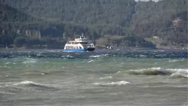 Çanakkale'de fırtına nedeniyle feribot seferleri iptal edildi