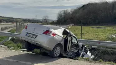 Pendik'te iki otomobilin çarpışması sonucu 1'i çocuk 3 kişi yaralandı