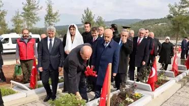 KKTC Cumhurbaşkanı Ersin Tatar, Kahramanmaraş'taki depremde hayatını kaybedenlerin mezarlarını ziyaret etti