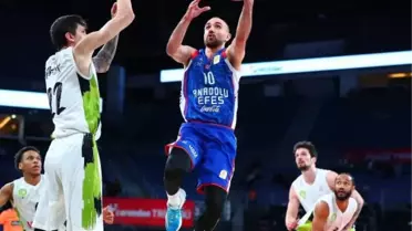 Anadolu Efes, Türkiye Kupası'nda yarı finale yükseldi