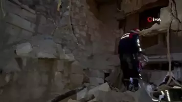 Şanlıurfa'da 2 Katlı Ev Çöktü, Kurtarma Çalışmaları Başlatıldı