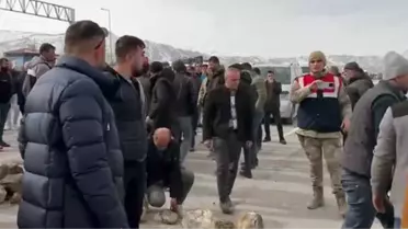 Gürbulak Sınır Kapısı'nda 30 kilometrelik TIR kuyruğu oluştu, şoförler protesto etti