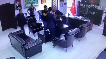 Artvin Belediye Başkanı, 85 yaşındaki vatandaşı eşinin yanında itekleyerek dışarı çıkardı