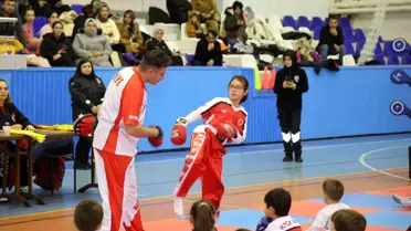 Gedizli Kick Boksçu Nursem Ecren Keskin, Okullar Arası Türkiye Şampiyonasına Hazırlanıyor