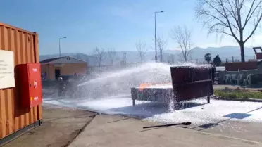 Kocaeli İtfaiyesi, Yalova'daki gemi tersanelerinde çalışan personellere yangına müdahale eğitimi verdi