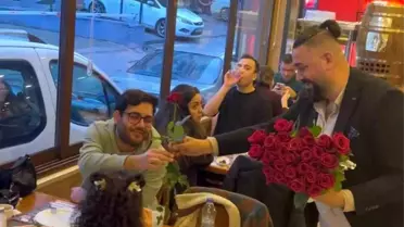 Adanalı kebapçı Sevgililer Günü'nde kadınlara kırmızı gül hediye etti