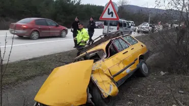 Sinop'ta otomobil su kanalına devrildi, 2 kişi yaralandı