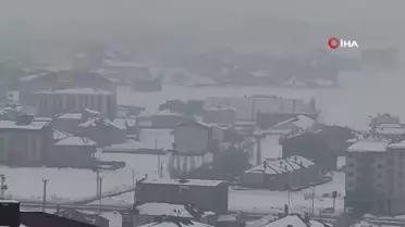 Yüksekova'da uçak seferlerine sis engeli