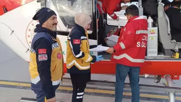 Van'ın Bahçesaray ilçesinde rahatsızlanan hasta ambulans helikopterle hastaneye ulaştırıldı