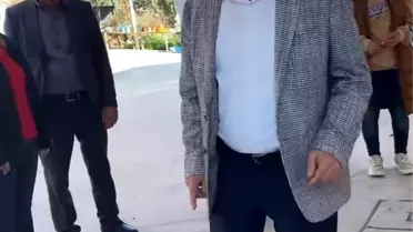 Buharkent Belediye Başkanı Mehmet Erol, çocuklarla seksek oynadı