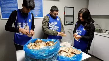 Kahramanmaraş'taki konteyner kentte düzenlenen sinema geceleri depremzede çocuklara keyifli dakikalar yaşatıyor