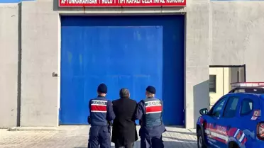 Afyonkarahisar İl Jandarma Komutanlığı, hapis cezası bulunan şahsı yakalayarak cezaevine gönderdi