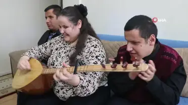 Gözleri görmeyen 3 kardeşin neşesi insanlara umut oluyor