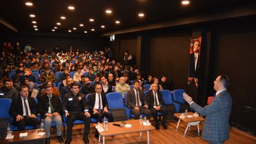 Hakkari Şemdinli'de polisler öğrencilere trafik kurallarını anlattı