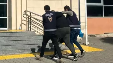 Çeşme'de 10 düzensiz göçmen yakalanırken, 1 göçmen kaçakçısı organizatörü tutuklandı