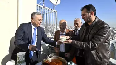 Muratpaşa Belediye Başkanı Ümit Uysal, Korkuteliler Derneği'ni ziyaret etti