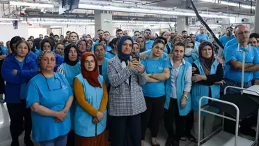 AK Parti İzmir Büyükşehir Belediye Başkan adayı Hamza Dağ, Gaziemir'deki tekstil fabrikalarında işçilerle buluştu